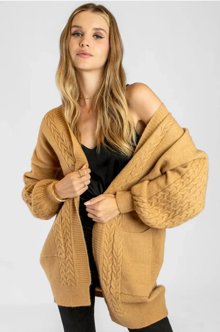 Damen Longcardigan mit Zopfmuster | Oversize Strickjacke mit Taschen | Offene Strickjacke in Khaki