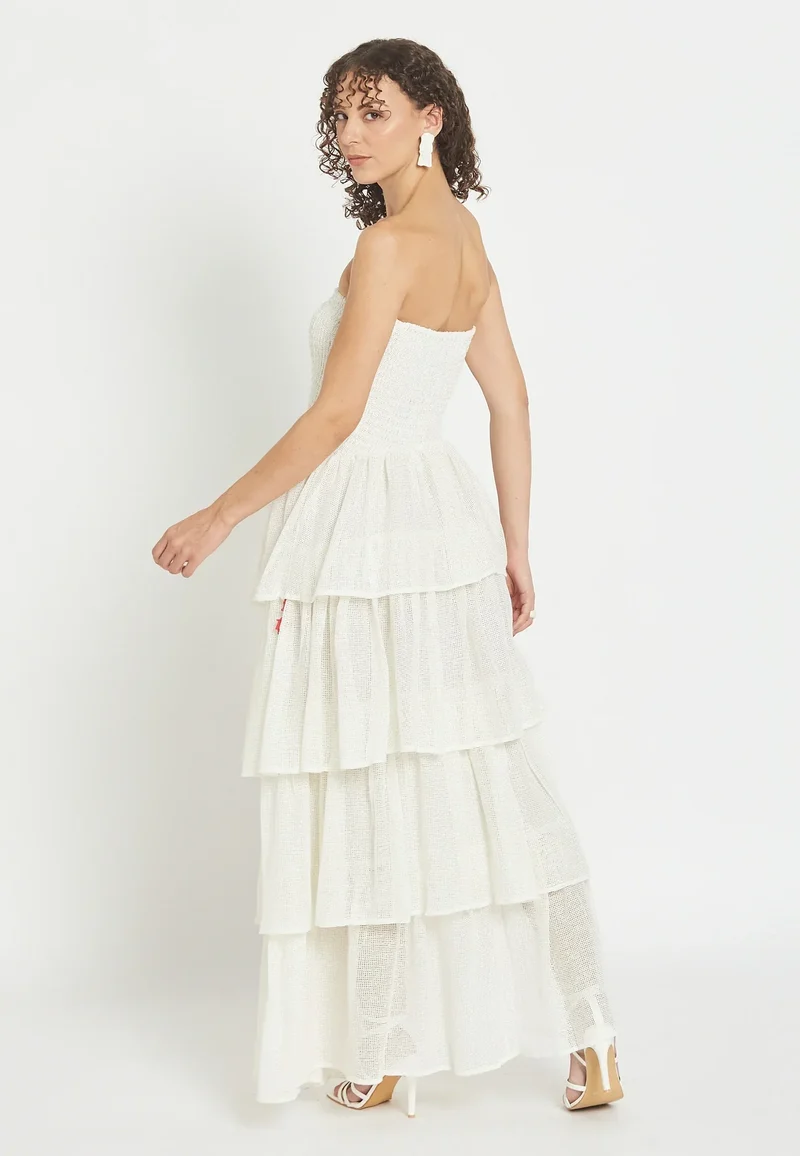 Damen Gestuftes Maxi-Kleid mit Schulterfreiem Ausschnitt | Gesmoktes Oberteil | Luftiges Sommerkleid mit Stickerei