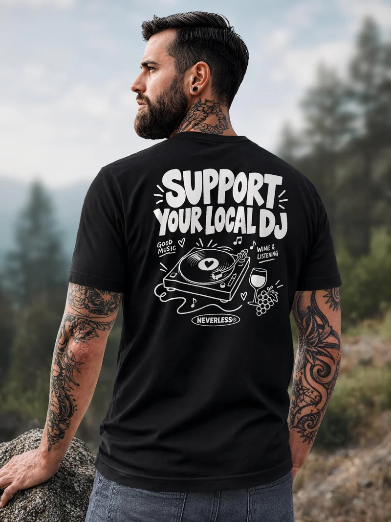 Herren T-Shirt Backprint Support Your Local DJ – Baumwollshirt Streetstyle Slim Fit