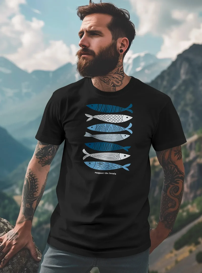 Herren T-Shirt Motiv Maritim Meer Fische Sommer Urlaub Spruch Respect the Locals Fashion Streetstyle