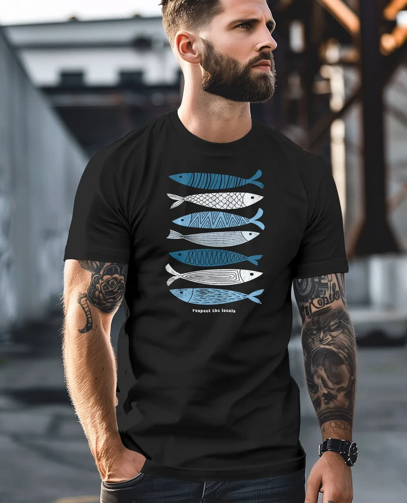 Herren T-Shirt Motiv Maritim Meer Fische Sommer Urlaub Spruch Respect the Locals Fashion Streetstyle