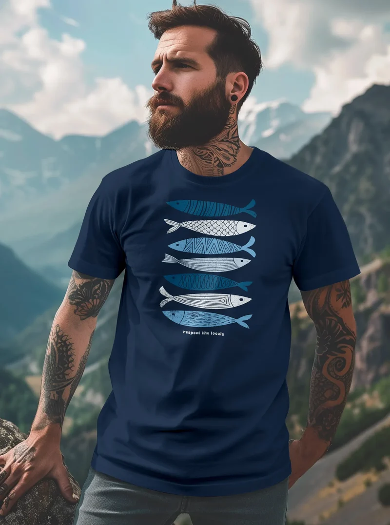 Herren T-Shirt Motiv Maritim Meer Fische Sommer Urlaub Spruch Respect the Locals Fashion Streetstyle