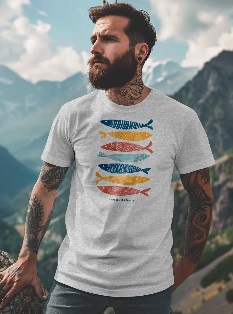Herren T-Shirt Motiv Maritim Meer Fische Sommer Urlaub Spruch Respect the Locals Fashion Streetstyle