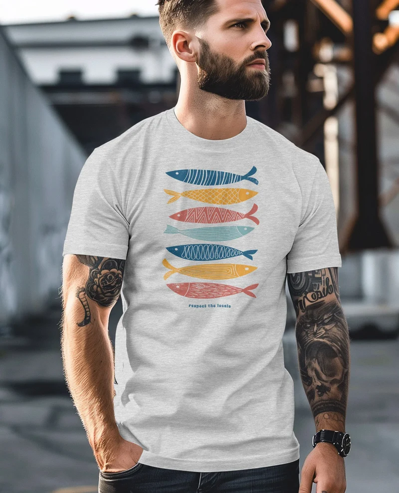 Herren T-Shirt Motiv Maritim Meer Fische Sommer Urlaub Spruch Respect the Locals Fashion Streetstyle