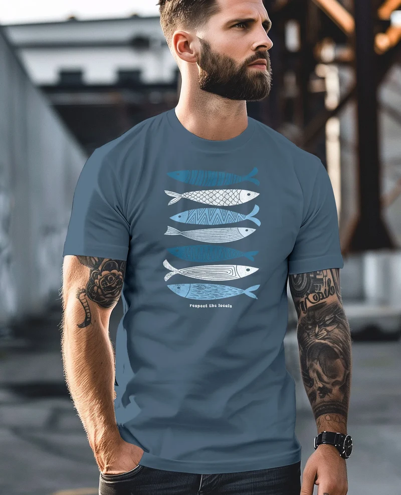 Herren T-Shirt Motiv Maritim Meer Fische Sommer Urlaub Spruch Respect the Locals Fashion Streetstyle
