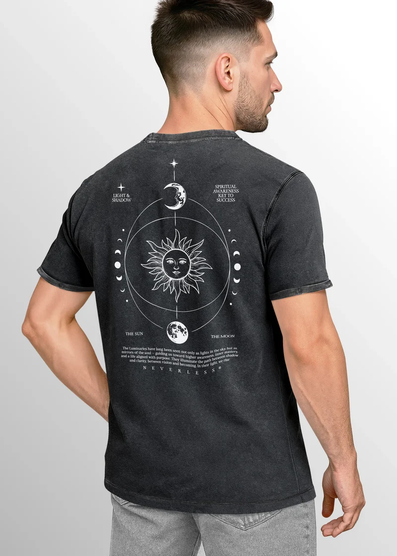 Herren Vintage T-Shirt Backprint Sonne Mond | Spirituelles Grafikshirt | Printshirt Astrologie Design Cosmic Style | Baumwolle Used Look