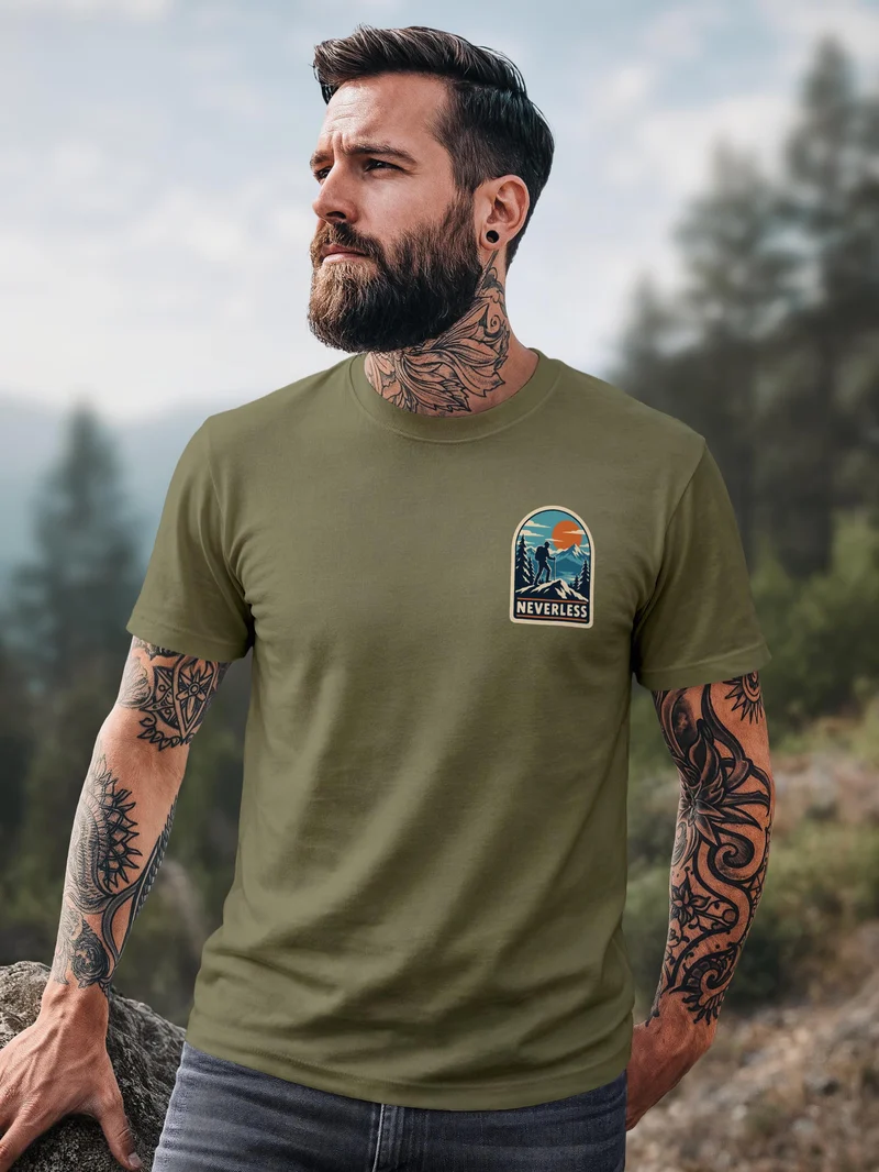 Herren T-Shirt Outdoor Hiking Badge Brustprint Slim Fit