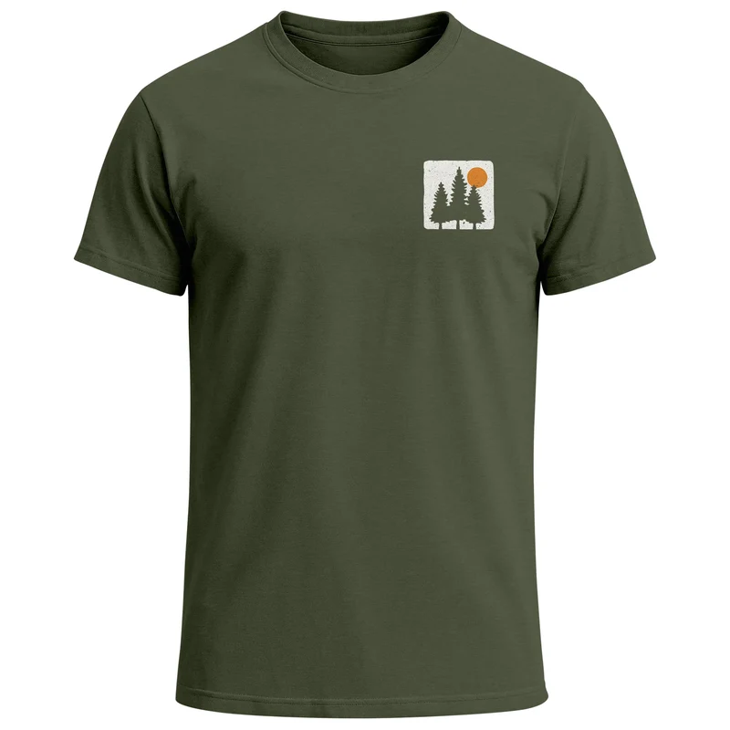 Herren T-Shirt mit Wald-Logo Outdoor Badge Naturmotiv Sommer Fashion Streetstyle Grafikshirt Kurzarm Baumwolle