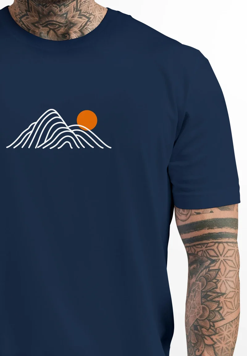 Herren T-Shirt mit Berg Print Grafikshirt mit Sonne Linien-Design Baumwolle Outdoor Style Naturmotiv für Freizeit Urlaub
