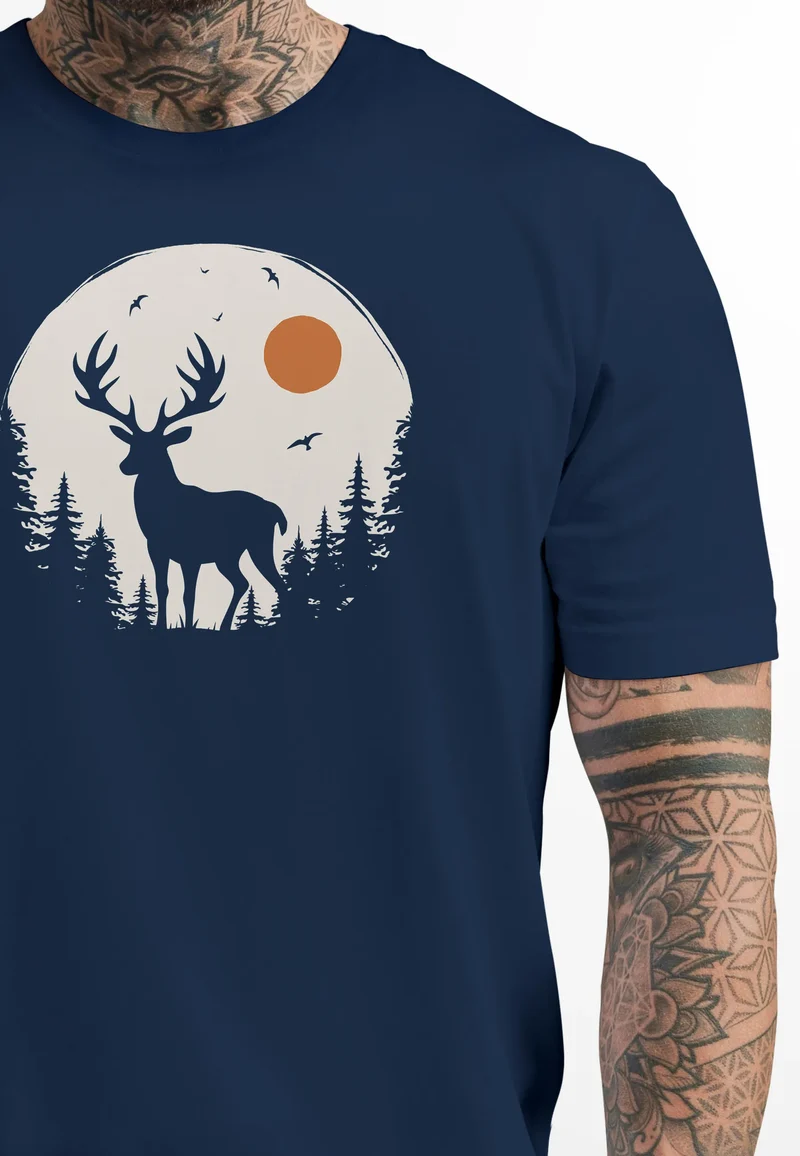 Herren T-Shirt Frontprint Hirsch Wald Outdoor Natur Wildnis Printshirt Männer Fashion Streetstyle