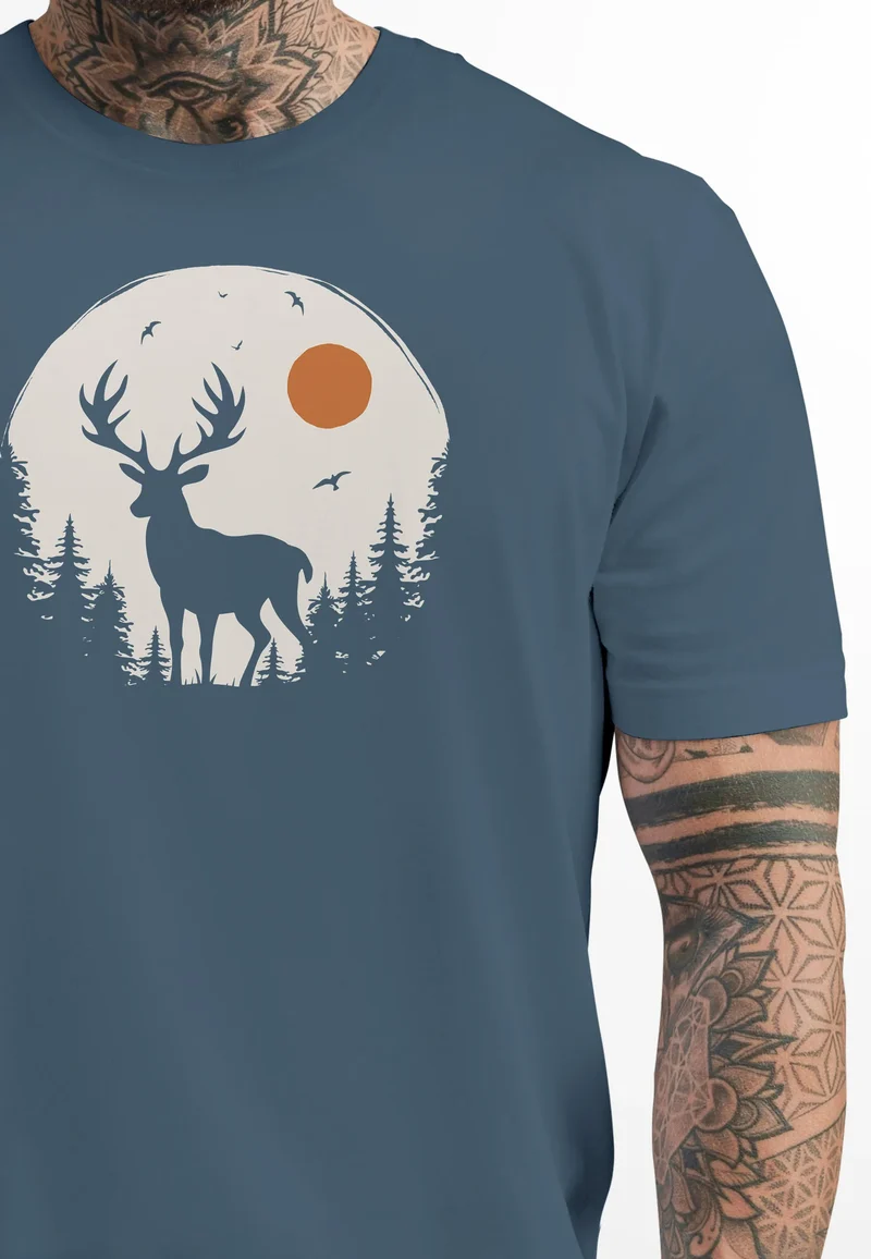Herren T-Shirt Frontprint Hirsch Wald Outdoor Natur Wildnis Printshirt Männer Fashion Streetstyle