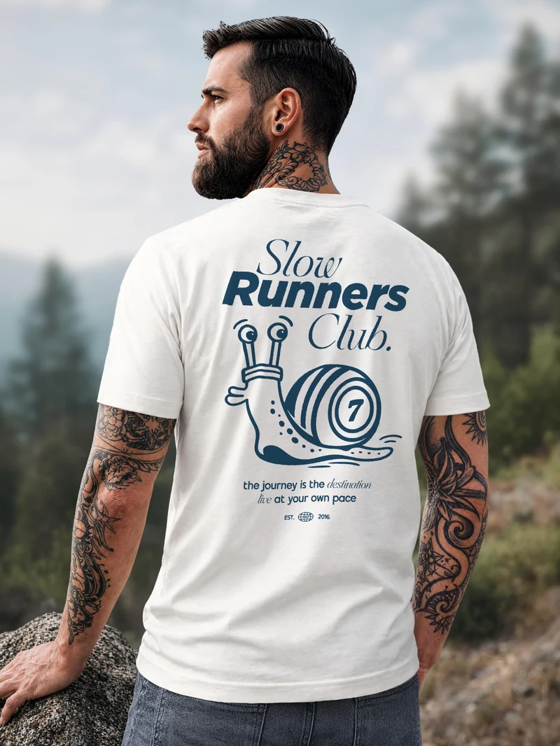Herren T-Shirt Backprint - Slow Runners Club - Baumwollshirt Männer Fashion Streetstyle Slim Fit