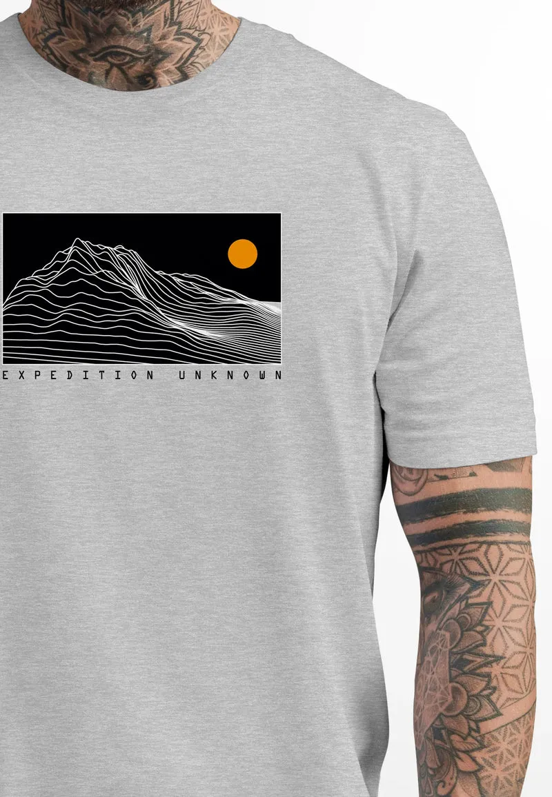 Herren T-Shirt Frontprint Wandern Berge Grafik Schriftzug Outdoor Natur Fashion Streetstyle Printshirt
