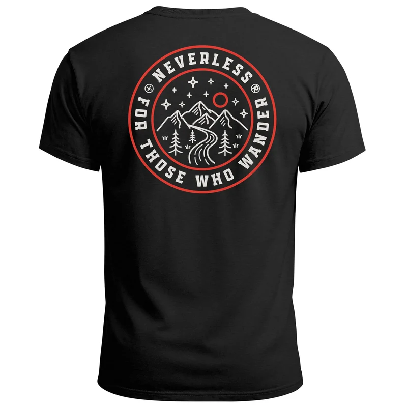 Herren T-Shirt Backprint Adventure Badge Outdoor Emblem Fashion Streetstyle Männer