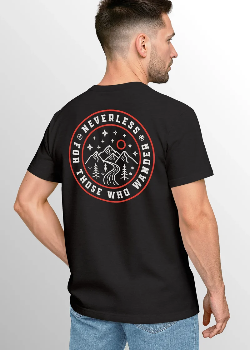 Herren T-Shirt Backprint Adventure Badge Outdoor Emblem Fashion Streetstyle Männer