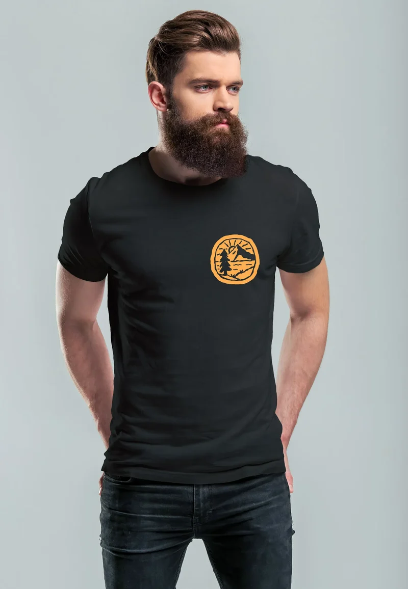 Herren T-Shirt Print Logo Badge Landschaft Natur Berge Wandern Outdoor Fashion