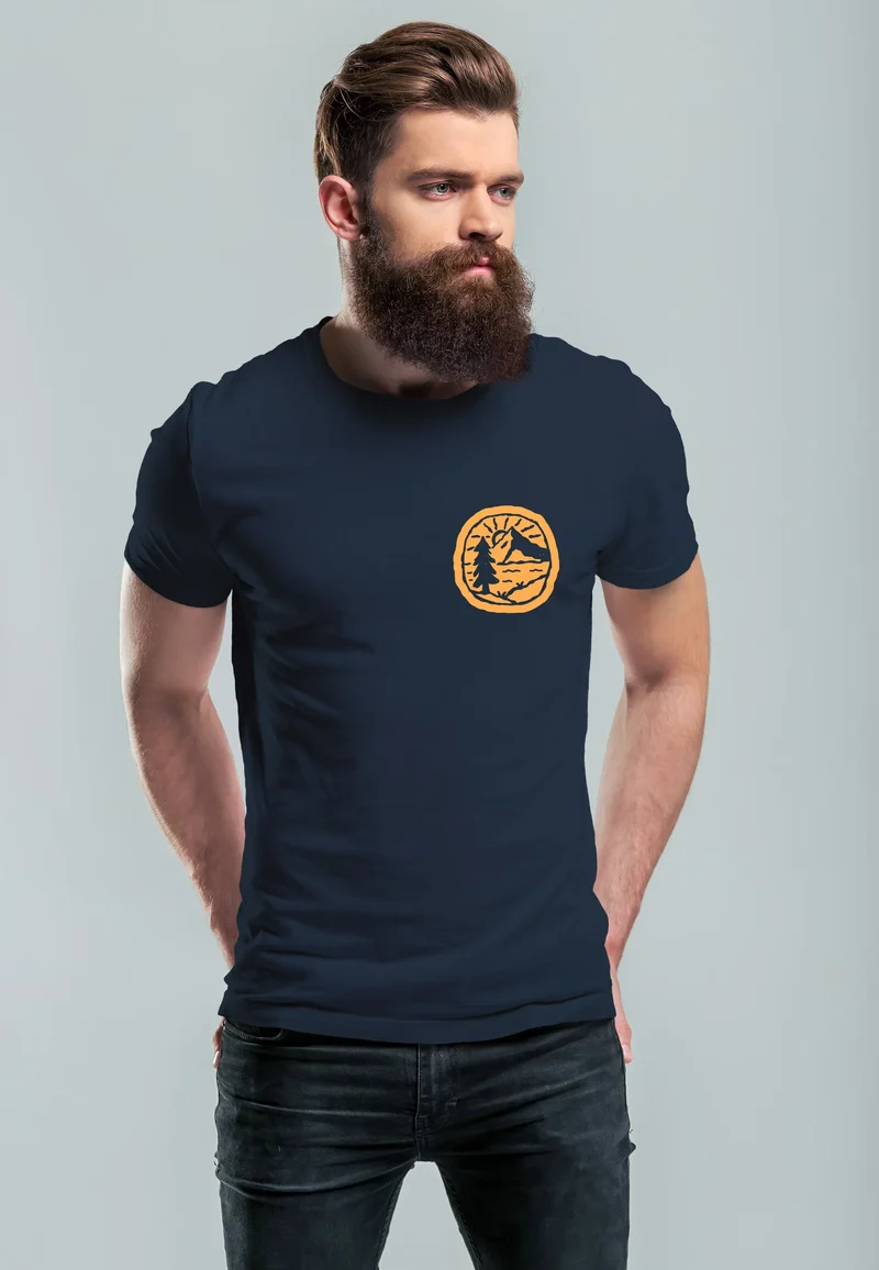 Herren T-Shirt Print Logo Badge Landschaft Natur Berge Wandern Outdoor Fashion
