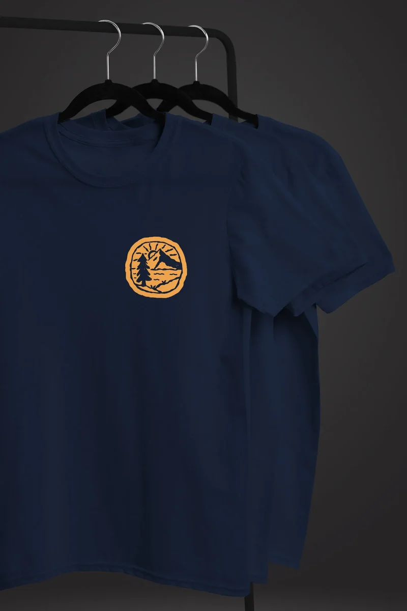 Herren T-Shirt Print Logo Badge Landschaft Natur Berge Wandern Outdoor Fashion
