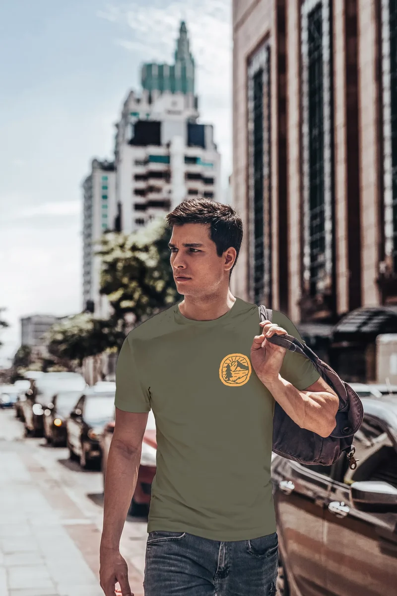 Herren T-Shirt Print Logo Badge Landschaft Natur Berge Wandern Outdoor Fashion