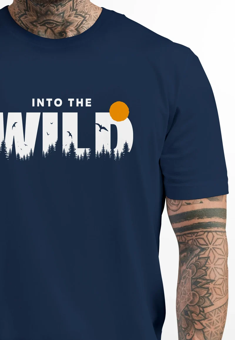Herren T-Shirt Brustprint Bedruckt Into the Wild Schriftzug Outdoor Fashion Streetstyle Grafik-Shirt