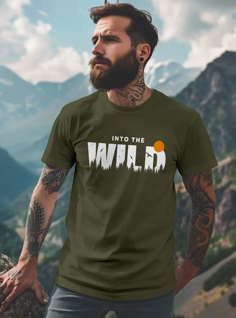 Herren T-Shirt Brustprint Bedruckt Into the Wild Schriftzug Outdoor Fashion Streetstyle Grafik-Shirt