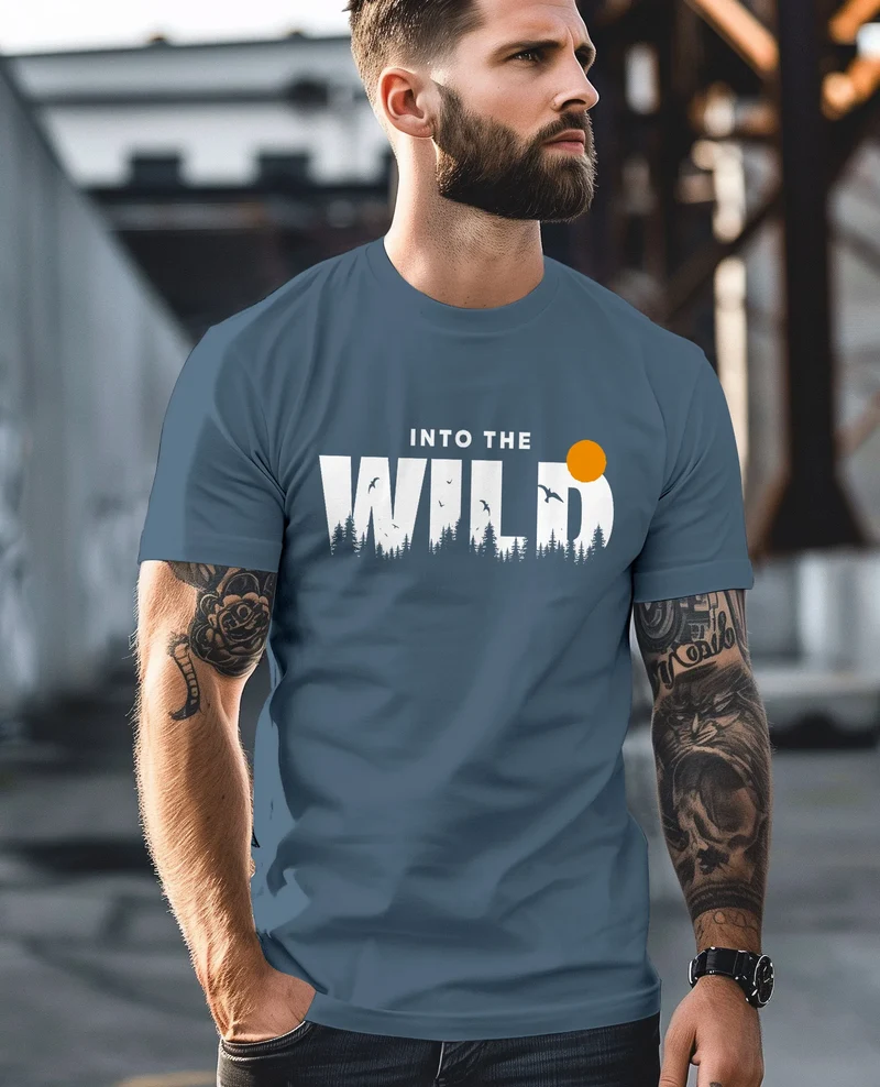 Herren T-Shirt Brustprint Bedruckt Into the Wild Schriftzug Outdoor Fashion Streetstyle Grafik-Shirt