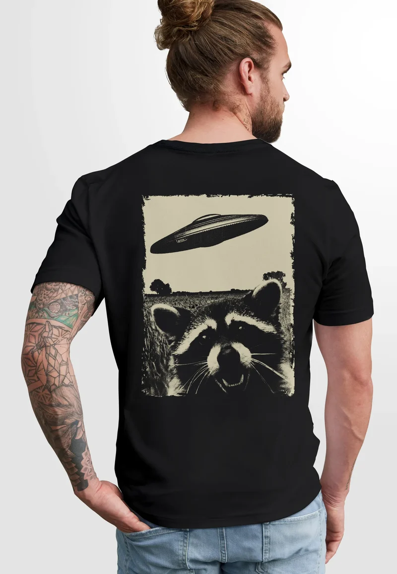 Herren T-Shirt UFO Waschbär Aliens Fotodruck Printshirt Backprint Fashion Streetstyle