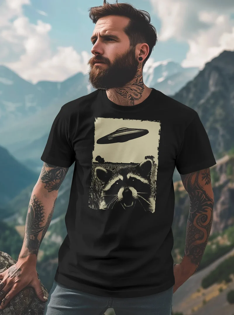 Herren T-Shirt UFO Waschbär Aliens Fotodruck Printshirt Frontprint Fashion Streetstyle Fashion Streetstyle