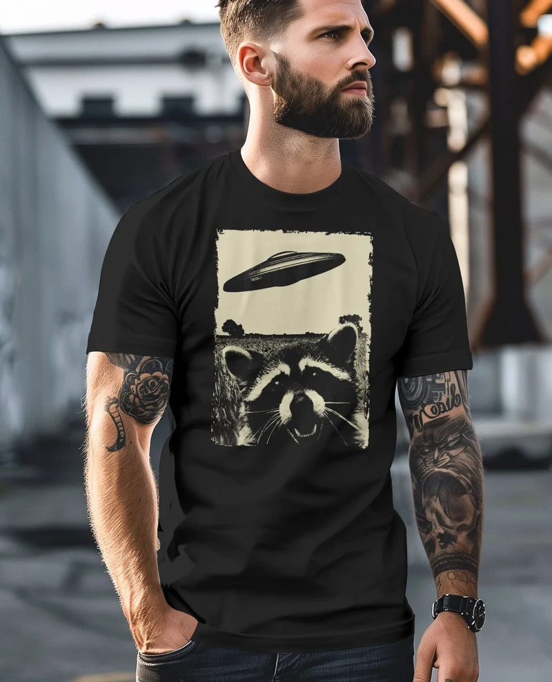 Herren T-Shirt UFO Waschbär Aliens Fotodruck Printshirt Frontprint Fashion Streetstyle Fashion Streetstyle