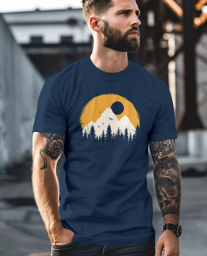 Herren T-Shirt Outdoor Print Natural Badge Logo Wandern Fashion Streetstyle