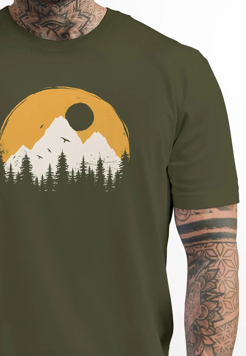 Herren T-Shirt Outdoor Print Natural Badge Logo Wandern Fashion Streetstyle
