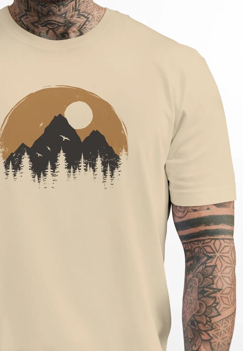 Herren T-Shirt Outdoor Print Natural Badge Logo Wandern Fashion Streetstyle