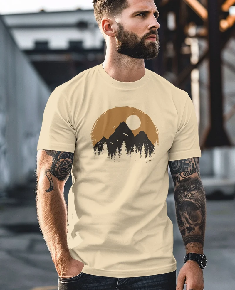 Herren T-Shirt Outdoor Print Natural Badge Logo Wandern Fashion Streetstyle