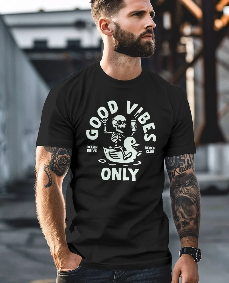 Herren T-Shirt Printshirt Spruch Good Vibes Only Skelett-Motiv Sommer Frontprint Fashion Streetstyle