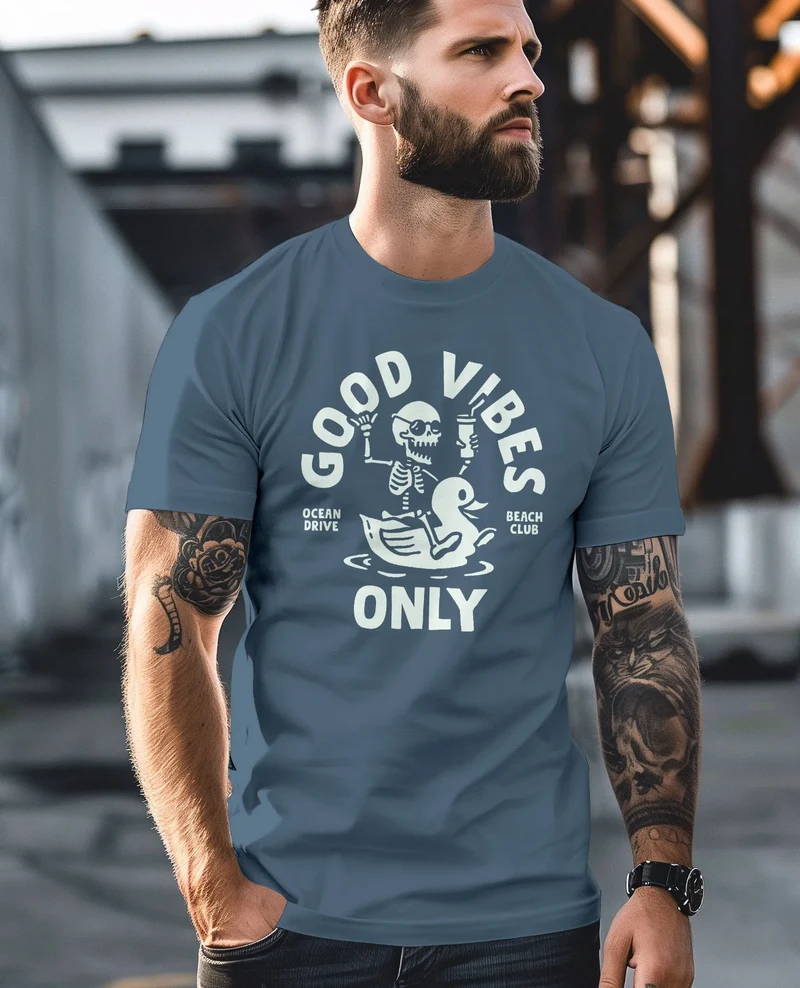 Herren T-Shirt Printshirt Spruch Good Vibes Only Skelett-Motiv Sommer Frontprint Fashion Streetstyle