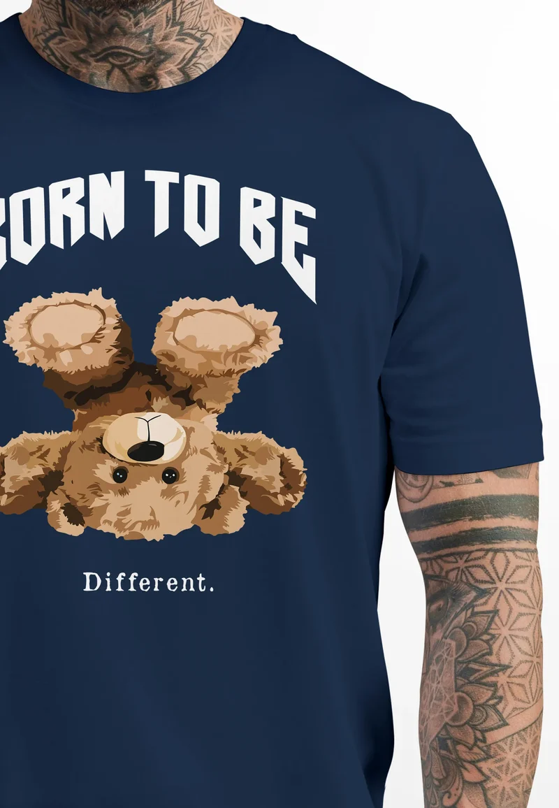 Herren T-Shirt Printshirt Born to be different Schriftzug Bear Bär Teddy Fashion Streetstyle