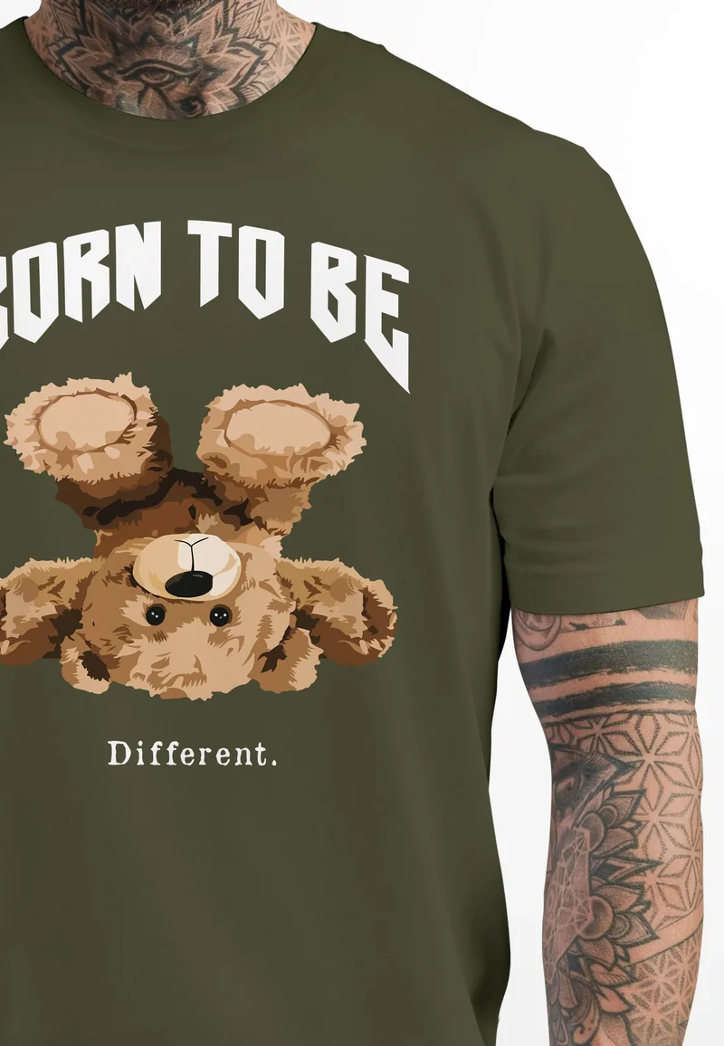 Herren T-Shirt Printshirt Born to be different Schriftzug Bear Bär Teddy Fashion Streetstyle