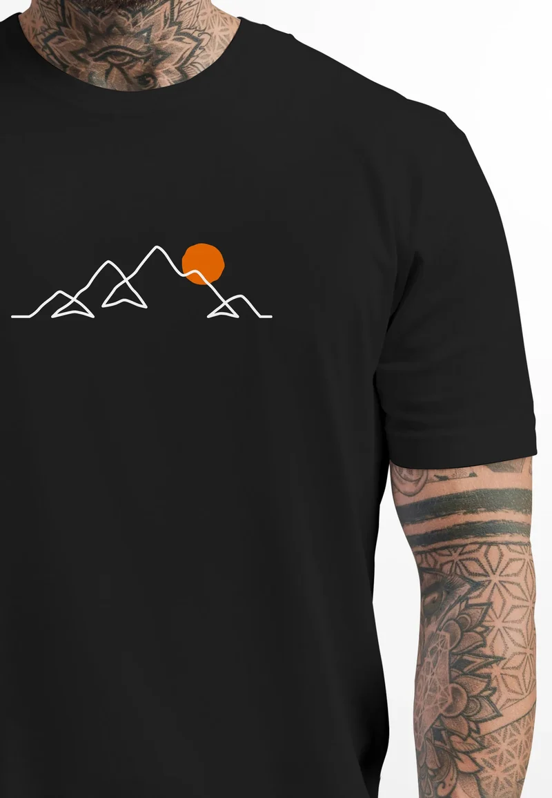 Herren T-Shirt Frontprint Line-Art Berge Wandern Natur Outdoor Fashion Streetstyle