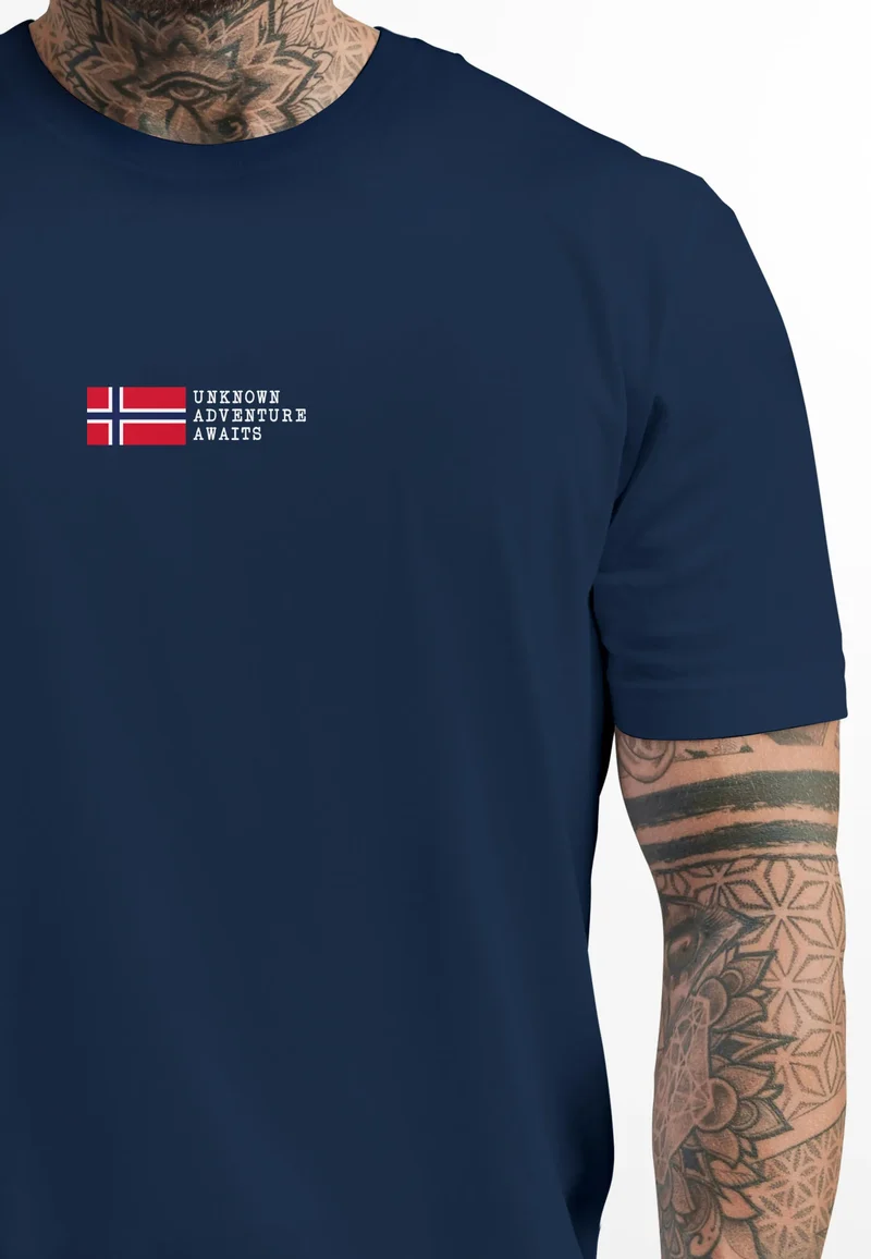 Herren T-Shirt Backprint Norwegen Flagge Schriftzug Norway Explorer Adventure Skandinavien Fashion Streetstyle