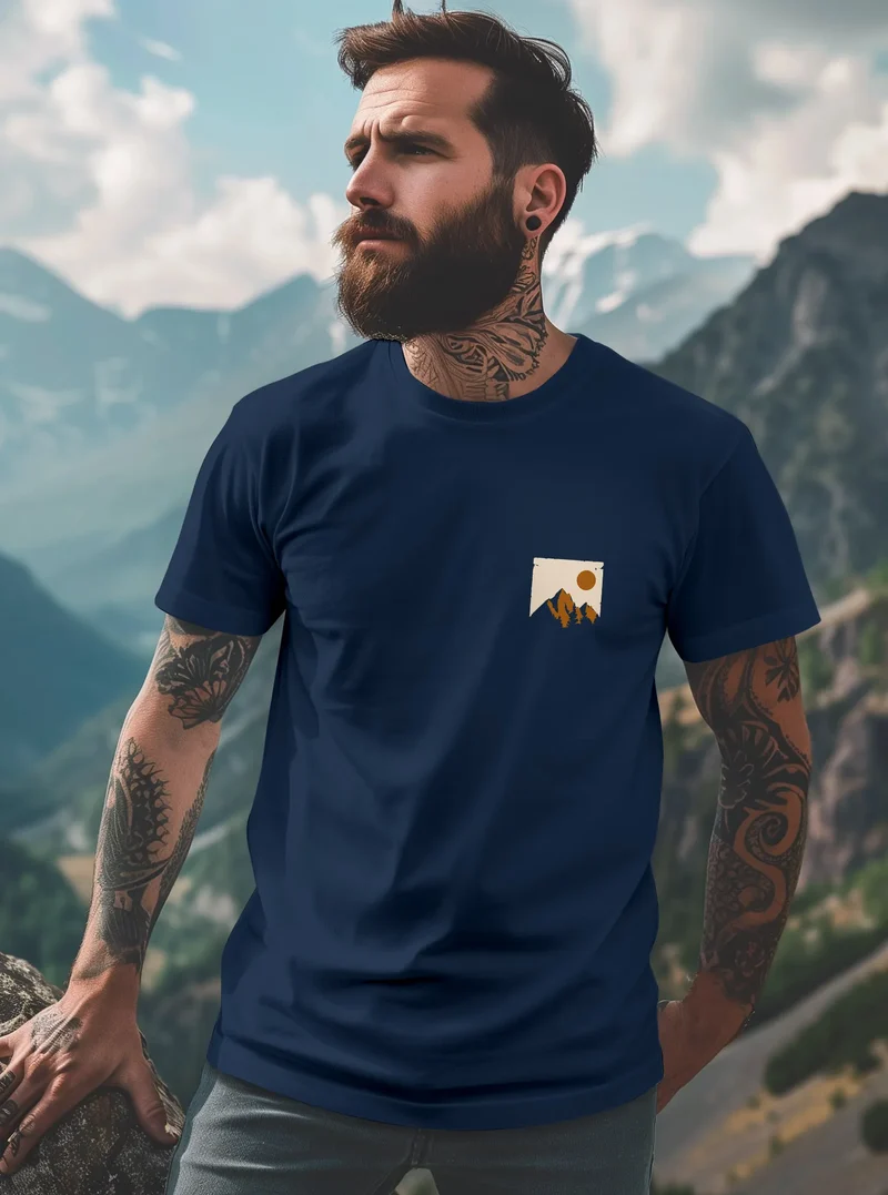 Herren T-Shirt Outdoor Adventure Printshirt Brustlogo Natur Berge Wandern Fashion Streetstyle