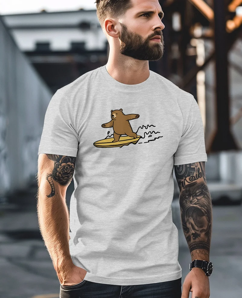Herren T-Shirt Bär Print Surfer Surfboard Sommer Printshirt Grafikshirt Fashion Streetstyle