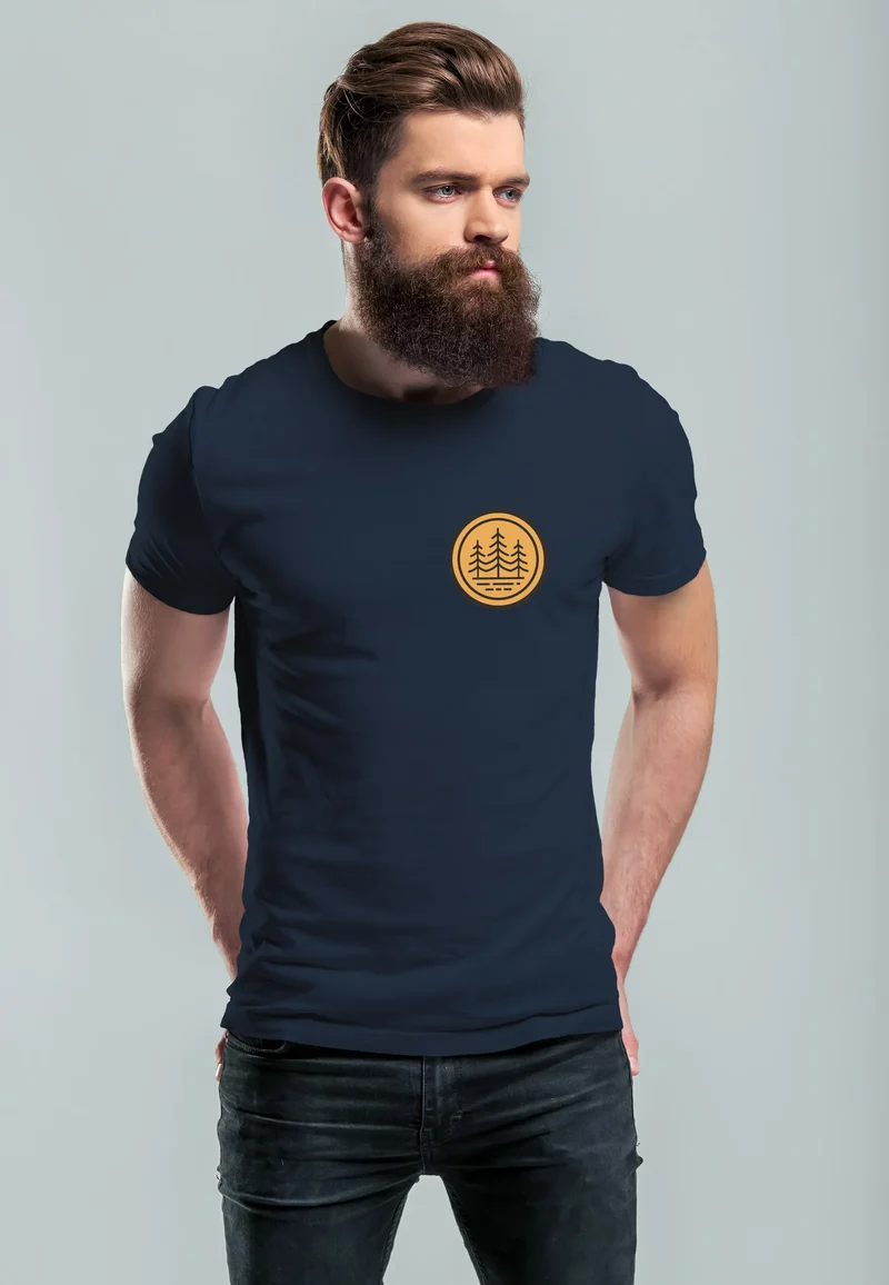 Herren T-Shirt Wald Bäume Logo Badge Naturliebhaber Outdoor Fashion Streetstyle