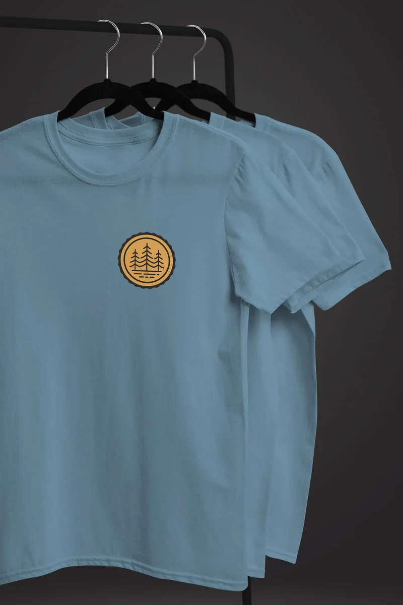 Herren T-Shirt Wald Bäume Logo Badge Naturliebhaber Outdoor Fashion Streetstyle