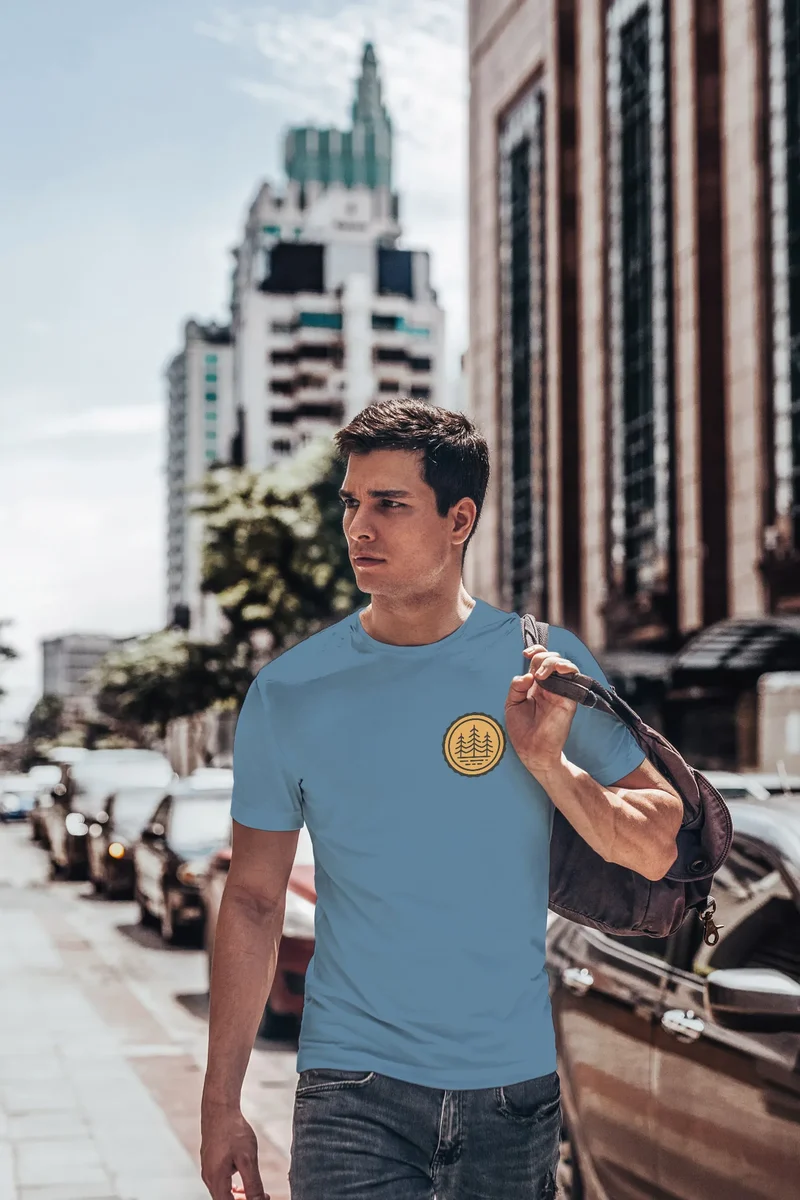Herren T-Shirt Wald Bäume Logo Badge Naturliebhaber Outdoor Fashion Streetstyle
