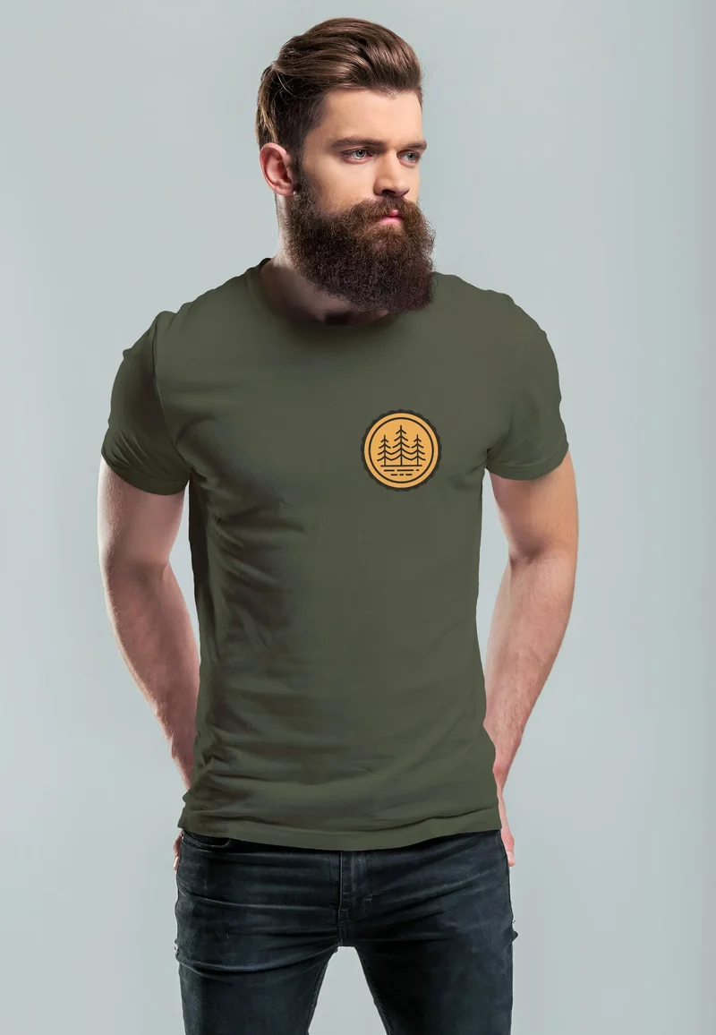 Herren T-Shirt Wald Bäume Logo Badge Naturliebhaber Outdoor Fashion Streetstyle