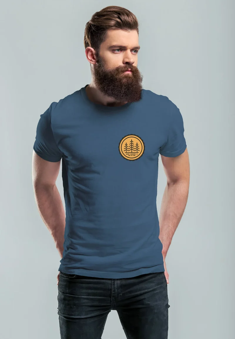 Herren T-Shirt Wald Bäume Logo Badge Naturliebhaber Outdoor Fashion Streetstyle