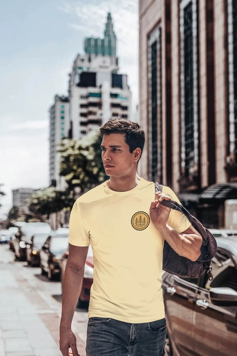 Herren T-Shirt Wald Bäume Logo Badge Naturliebhaber Outdoor Fashion Streetstyle
