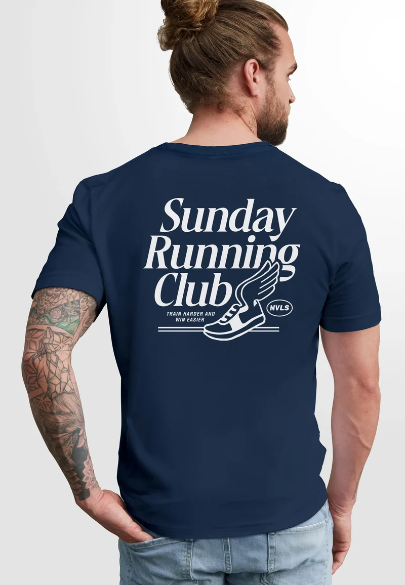 Herren T-Shirt Backprint Sport Laufen Joggen Grafik Sunday Running Club Retro Fashion Streetstyle