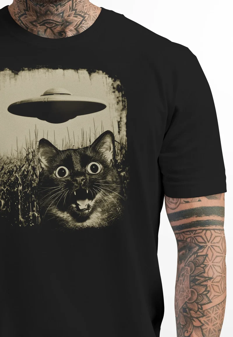 Herren T-Shirt UFO Katze Alien Print Aufdruck Printshirt Männer Fashion Streetstyle