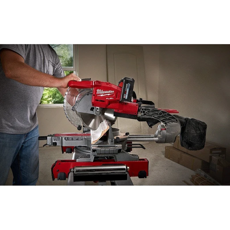 Milwaukee Dual-Bevel Sliding Compound Miter Saw M18 FUEL 2734